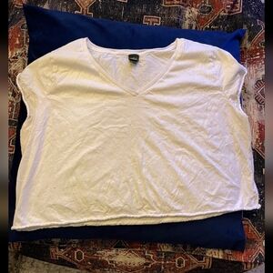 Cropped white t-shirt